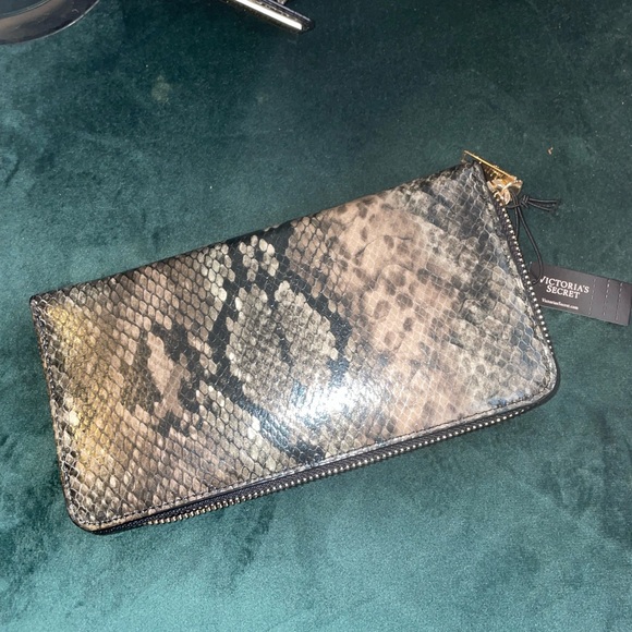 Victoria’s Secret snakeskin backpack & wallet set - Picture 11 of 16